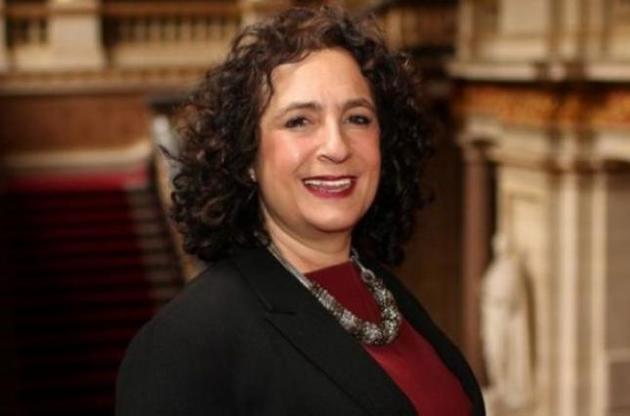 Симмонс вступит в должность летом этого года