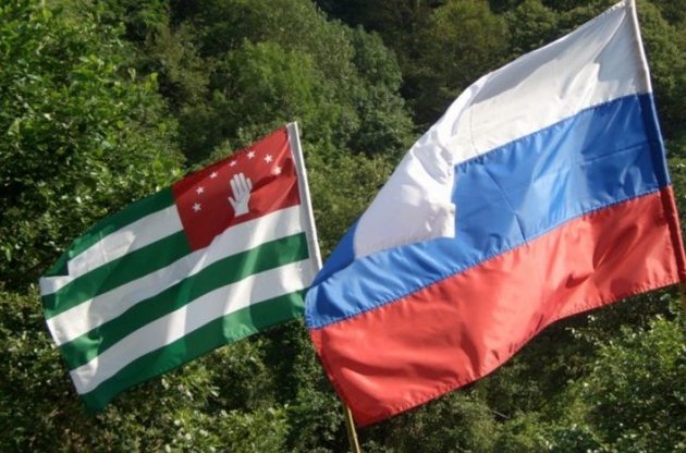 Главарь оккупированной Абхазии говорит о попытках "захвата власти" со стороны его противников