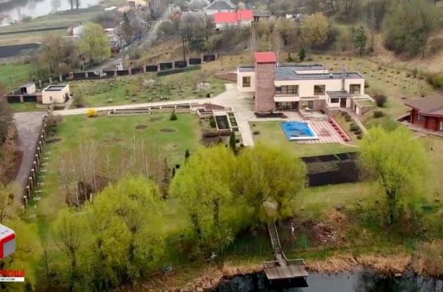Чиновник проживає в елітному маєтку, вартість якого на ринку стартує від 10 млн грн