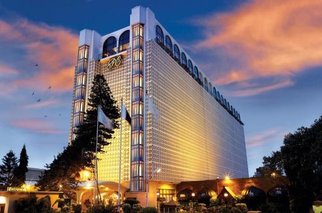 В готель увірвалися троє озброєних бойовиків