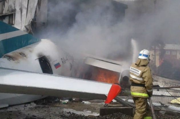 У Росії розбився пасажирський літак, два члени екіпажу загинули