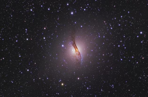 Между двумя скоплениями галактик располагается магнитный мост