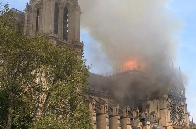 У Франції загорівся Собор Паризької Богоматері.