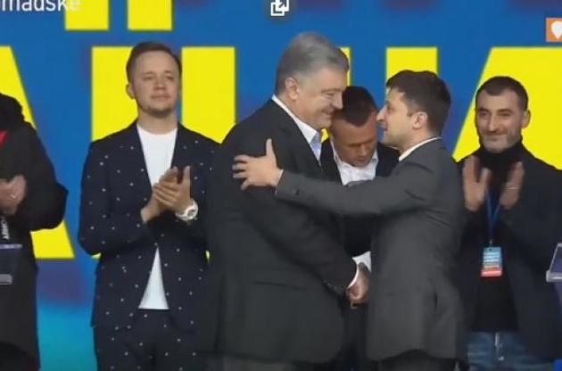 Порошенко поздравил Зеленского с победой и договорился о встрече