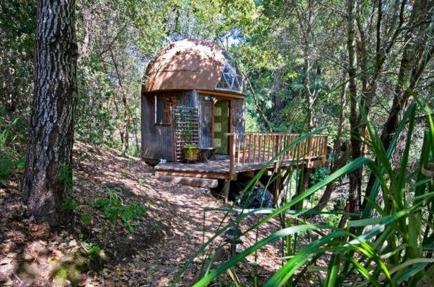 Самым популярным в мире жильем на Airbnb стала деревянная хижина в форме гриба