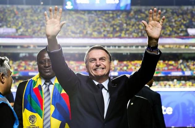 Болсонару подтвердил арест охранника в соцсетях