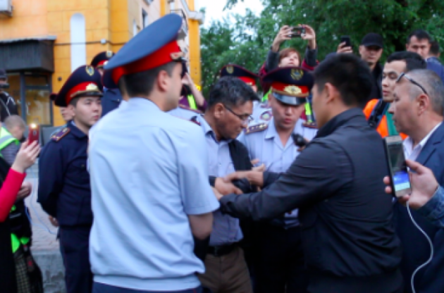 У Казахстані в день інавгурації нового президента затримали понад 100 учасників акцій протесту