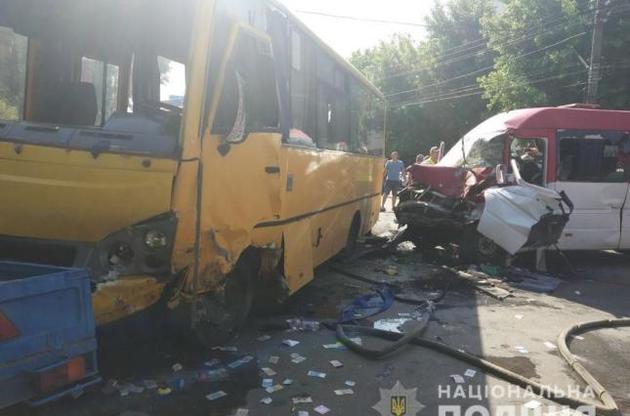 В масштабном ДТП на Киевщине пострадали 26 человек, водителя задержали