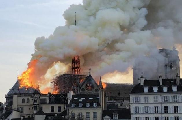 При реконструкції собору Паризької Богоматері робітники порушували заборону на паління – ЗМІ