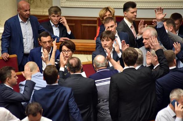 Наперердодні виборів з фракції "Блоку Петра Порошенка" вийшов ще один мажоритарник