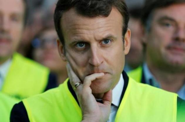 Макрон підписав закон у боротьбі з хуліганством