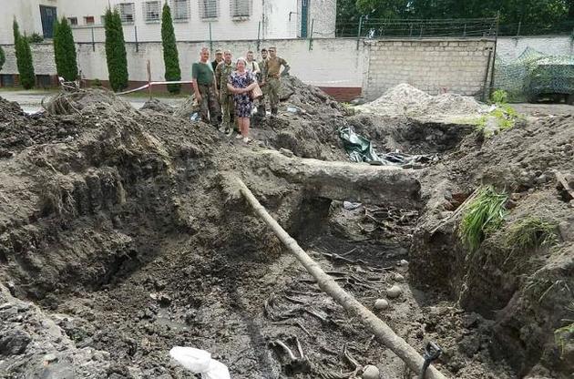 За різними даними, тоді було вбито близько 500 людей