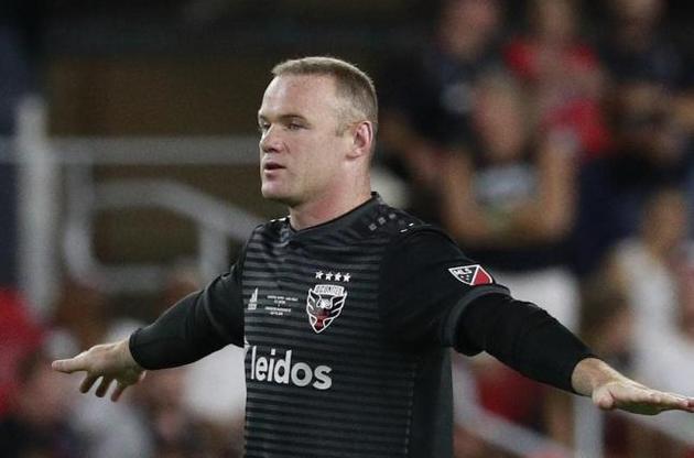 Руни забил гол со своей половины поля