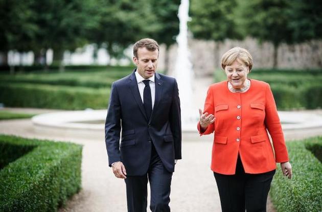 Меркель та Макрон поговорили по телефону з Путіним про Україну