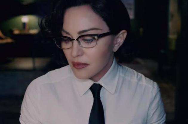 Мадонна в новом клипе призвала запретить свободный доступ к оружию