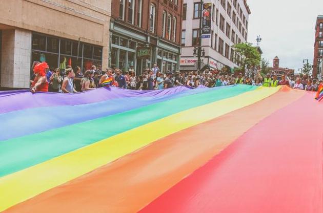 На рассмотрении у депутатов было 3 законопроекта и они приняли самый прогрессивный