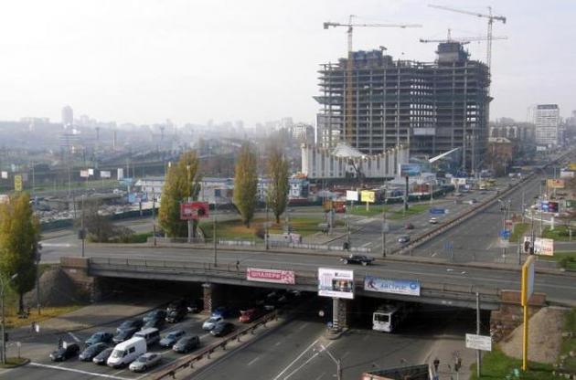 В Киеве ограничили движение на Воздухофлотском путепроводе