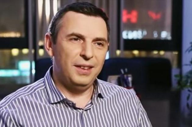 Шефир отметил, что команда украинского президента Владимира Зеленского сейчас ищет "возможность выйти на разговор на равных" с Россией