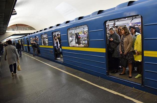 Киевский метрополитен  отменил жетоны на двух станциях метро