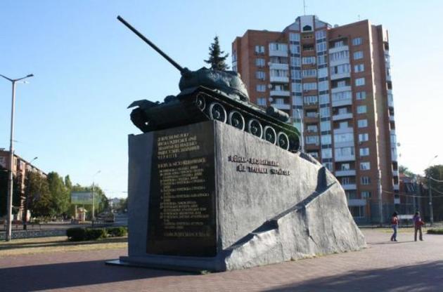 У Чернігові вандали пошкодили монумент воїнам-визволителям