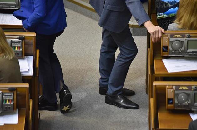 В Раду идут как действующие депутаты, так и &quot;новые лица&quot;