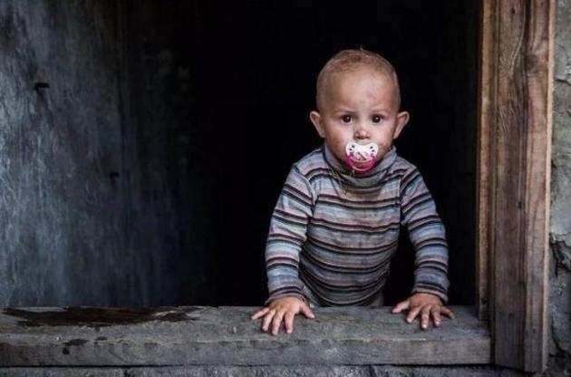 В Луганской области почти 10 тыс детей получили статус пострадавших от войны