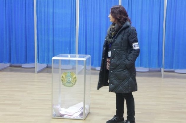 У Казахстані дострокові вибори президента відбуваються на тлі масових затримань
