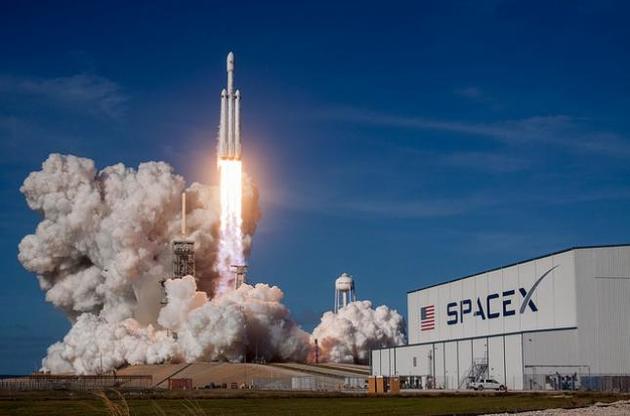 Falcon Heavy доставит на орбиту прах 152 человек