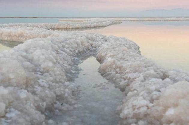 Ученые раскрыли тайну кристаллов Мертвого моря