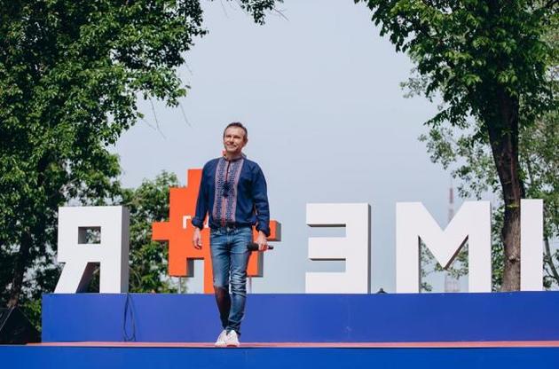 Соціолог: Вакарчук "їсть" вже "Слугу народу"