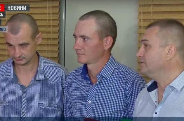 В Минск прибыли четверо освобожденных боевиками заложников
