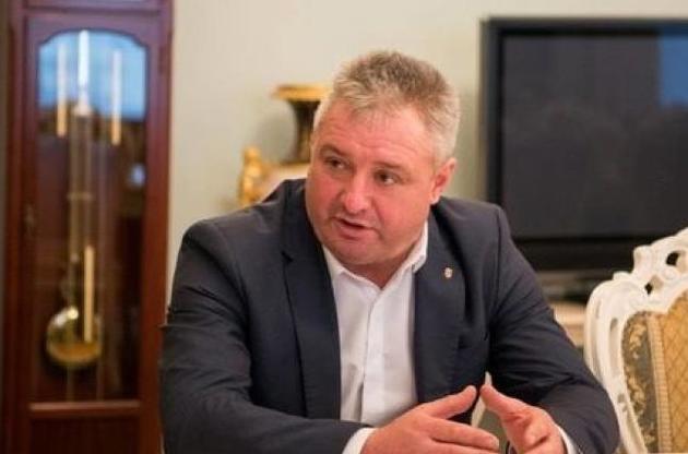 Отец захваченного украинского моряка прокомментировал конфликт между президентом и главой МИД