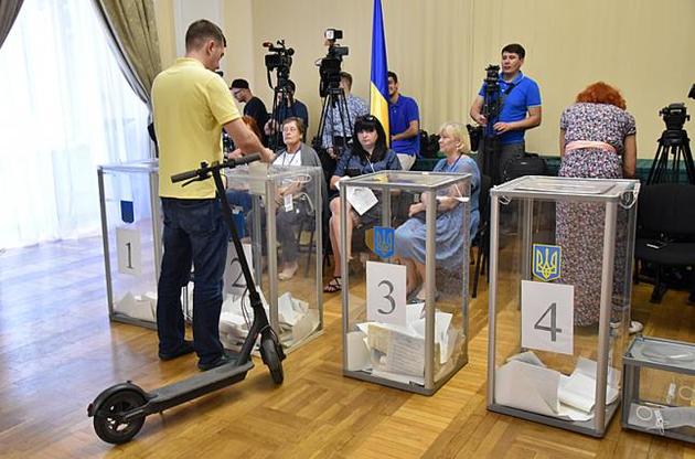 Спостерігачі ENEMO зафіксували скупку голосів виборців та агітацію держслужбовцями