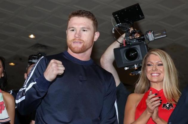 Альварес является чемпионом мира в среднем весе