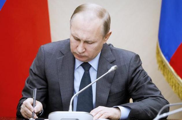 Путін продовжив контрсанкції проти ЄС