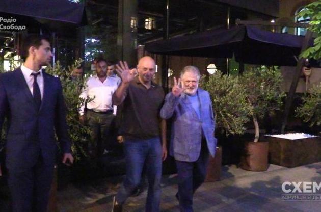 На аэродроме его встречали...