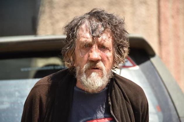 Жителя оккупированного Донецка угрозами заставили идти по заминированной местности