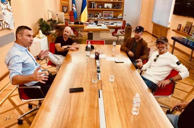 Майкл Бей в гостях у мера Києва - свого друга