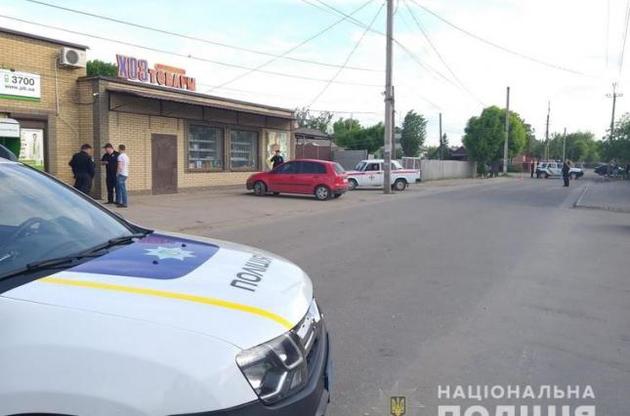 Чоловік намагався оформити кредит за підробленими документами, а після невдачі дістав гранату