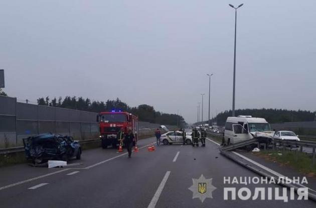 На зустрічці зіткнулись Ford і рейсовий автобус
