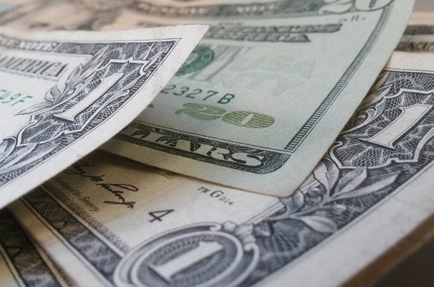 Гривня продолжает укрепляться по отношению к доллару