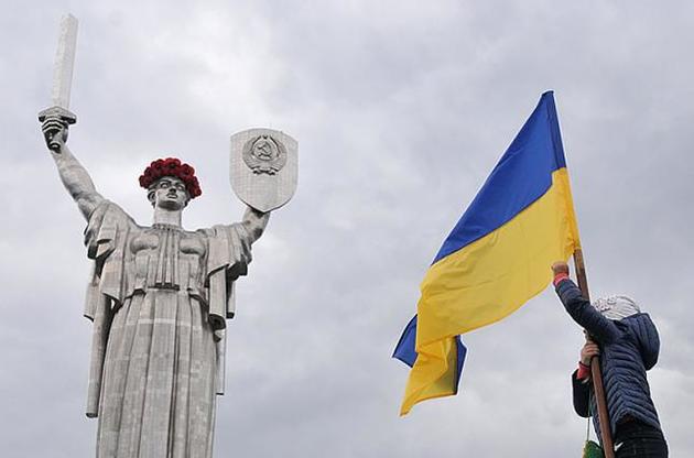 До правоохоронців надійшло більше 10 повідомлень про використання забороненої символіки