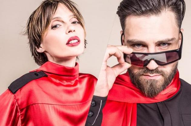 Трек Angel 123 був записаний з Іреною Карпою