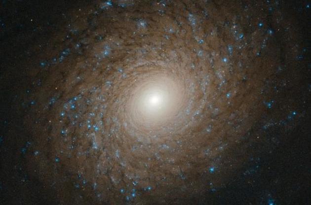 "Хаббл" зробив знімок "серця" спіральної галактики