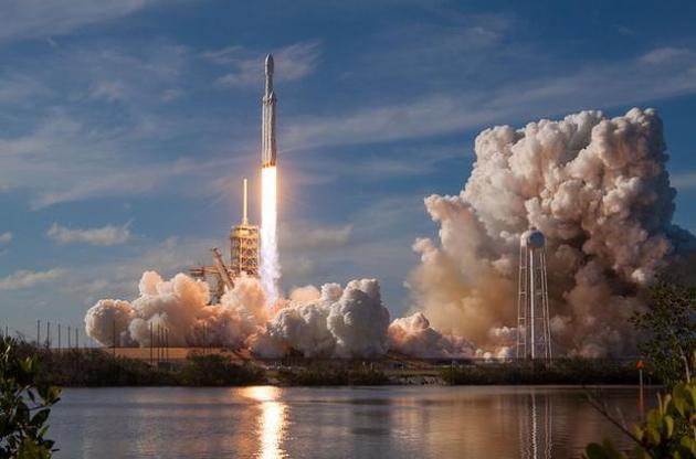 SpaceX втретє запустила Falcon Heavy