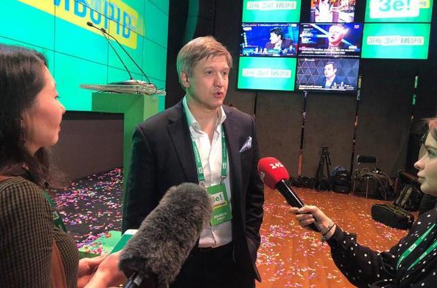 По словам Данилюка, Зеленский обсуждал статью о незаконном обогащении с миссией МВФ