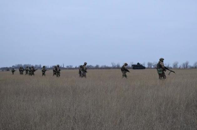 У Донбасі підтримувані Росією бойовики здійснили 17 обстрілів