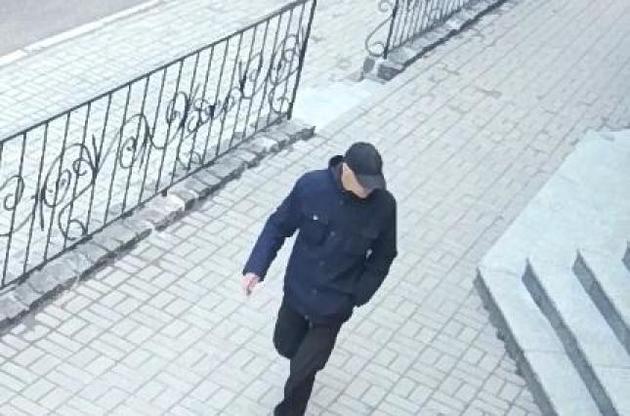 Следователи просят помочь идентифицировать предполагаемого преступника