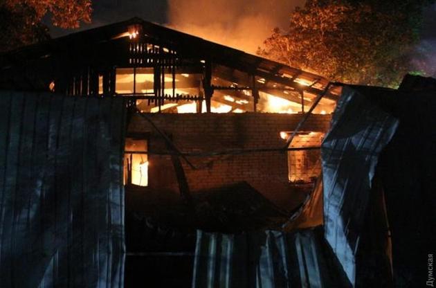 Предварительной причиной возгорания является занесение огня извне