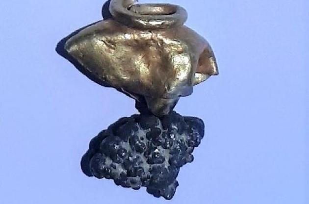 В слое пепла были найдены золотые и серебряные украшения